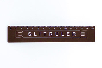 スリットルーラーＰ１５ｃｍ（ロゴタイプ・ブラウン）レトロ定規,固定も移動も自在にできる定規,ずれない定規,滑らない定規・non-slip ruler